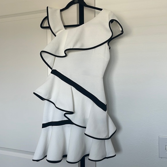 ASOS DESIGN mono tipped ruffle mini dress - Picture 2 of 5